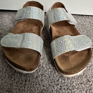 Like new toddler girls wonder nation silver sparkle sandals size 7